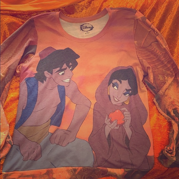 Disney Tops - Aladdin 360 Design Sweatshirt